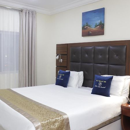 Golden Tulip Hotel- Evergreen Порт Харкорт Екстериор снимка