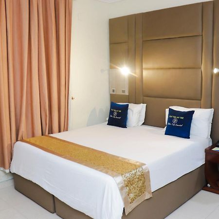 Golden Tulip Hotel- Evergreen Порт Харкорт Екстериор снимка