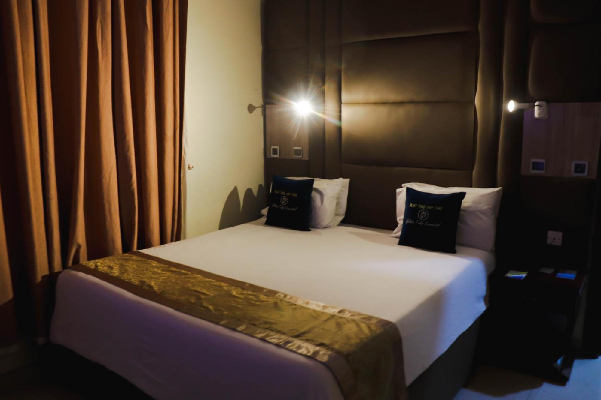 Golden Tulip Hotel- Evergreen Порт Харкорт Екстериор снимка